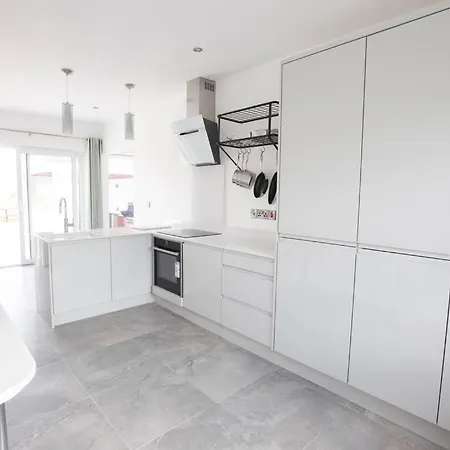 Nyaraló With Hot Tub - Boyle