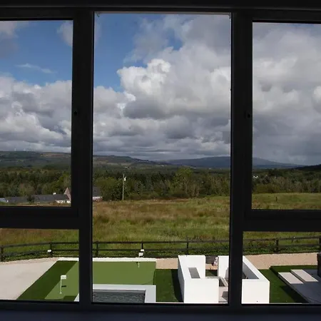 بيت للعطل With Hot Tub - *