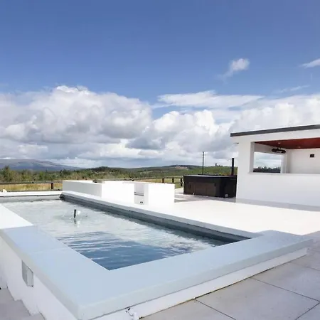 With Hot Tub - Holiday home
