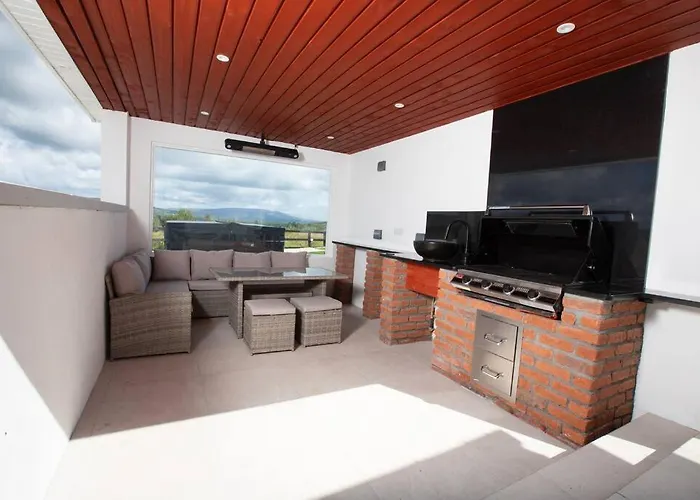 With Hot Tub - Nyaraló Boyle