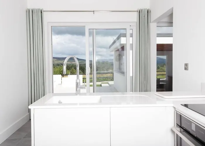 With Hot Tub - * Boyle