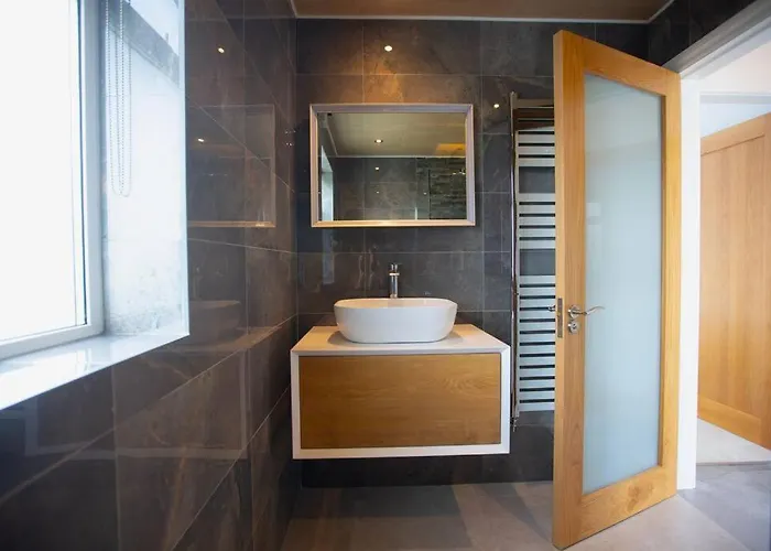 With Hot Tub - Nyaraló Boyle